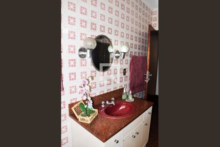 Casa à venda com 570m², 4 quartos e 6 vagas Casa à venda com 570m², 4 quartos e 6 vagasDetalhe - Banheiro Social