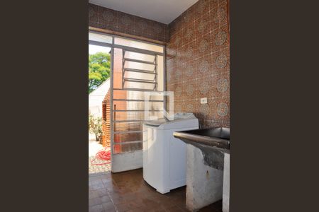 Casa à venda com 570m², 4 quartos e 6 vagas Casa à venda com 570m², 4 quartos e 6 vagasÁrea de Serviço