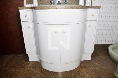 Casa à venda com 570m², 4 quartos e 6 vagas Casa à venda com 570m², 4 quartos e 6 vagasDetalhe - Suíte