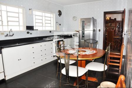 Casa à venda com 570m², 4 quartos e 6 vagas Casa à venda com 570m², 4 quartos e 6 vagasDetalhe - Cozinha