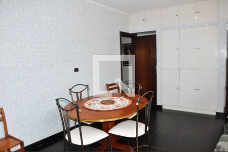 Casa à venda com 570m², 4 quartos e 6 vagas Casa à venda com 570m², 4 quartos e 6 vagasDetalhe - Cozinha