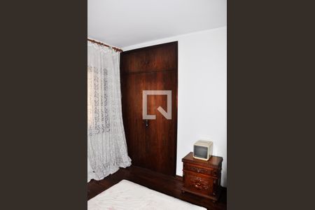 Casa à venda com 570m², 4 quartos e 6 vagas Casa à venda com 570m², 4 quartos e 6 vagasDetalhe - Quarto 02