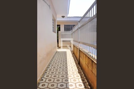 Casa à venda com 570m², 4 quartos e 6 vagas Casa à venda com 570m², 4 quartos e 6 vagasCorredor - Piscina