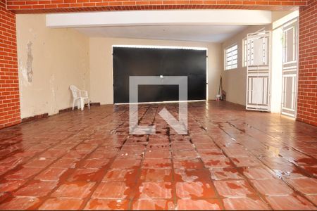 Casa à venda com 570m², 4 quartos e 6 vagas Casa à venda com 570m², 4 quartos e 6 vagasGaragem