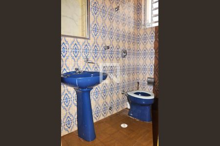 Casa à venda com 570m², 4 quartos e 6 vagas Casa à venda com 570m², 4 quartos e 6 vagasBanheiro da Edícula