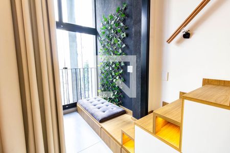 Escada de apartamento para alugar com 1 quarto, 25m² em Perdizes, São Paulo