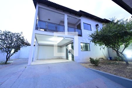 Casa para alugar com 3 quartos, 250m² em Vila Alto da Gloria, Goiânia