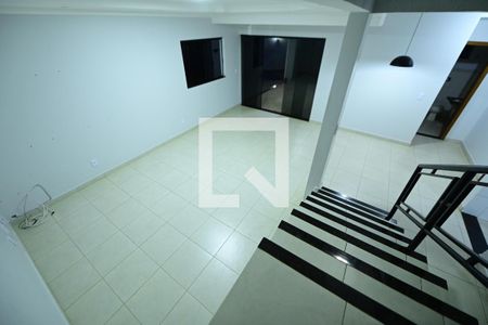 Escada de casa para alugar com 3 quartos, 250m² em Vila Alto da Gloria, Goiânia