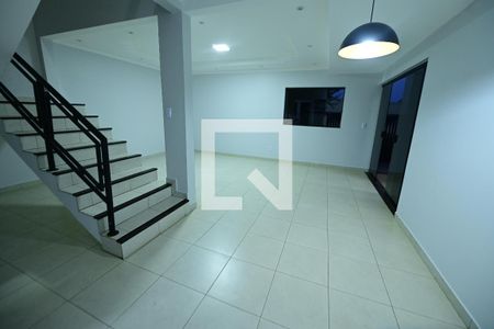 Sala de casa para alugar com 3 quartos, 250m² em Vila Alto da Gloria, Goiânia