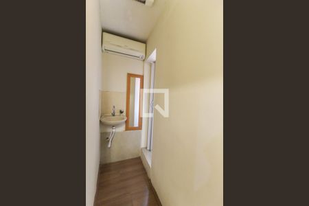 Banheiro de kitnet/studio para alugar com 1 quarto, 25m² em Mooca, São Paulo