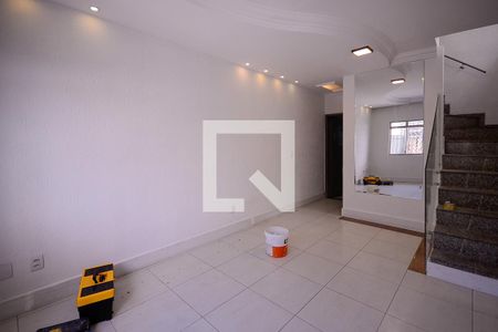 Sala  de casa para alugar com 4 quartos, 150m² em Vila Brasilina, São Paulo