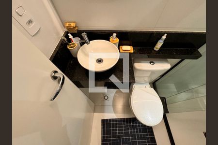 Apartamento à venda com 82m², 2 quartos e 1 vaga Apartamento à venda com 82m², 2 quartos e 1 vagaBanheiro