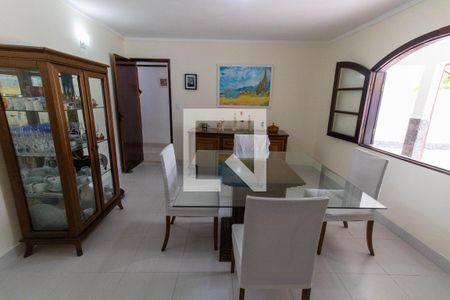 Sala de casa à venda com 4 quartos, 206m² em Itaipu, Niterói