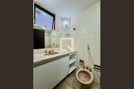 Banheiro quarto 2 de apartamento à venda com 4 quartos, 210m² em Funcionários, Belo Horizonte