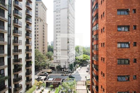 Vista de apartamento à venda com 4 quartos, 217m² em Jardim Europa, São Paulo