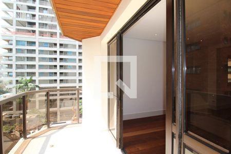 Varanda da Sala de apartamento à venda com 4 quartos, 217m² em Jardim Europa, São Paulo