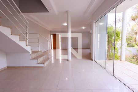 Sala de casa de condomínio para alugar com 4 quartos, 342m² em Jardim Portal de Itaici, Indaiatuba