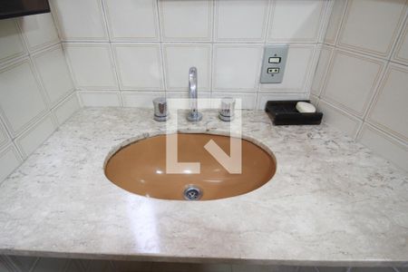 Banheiro de apartamento à venda com 1 quarto, 37m² em Vila Uberabinha, São Paulo