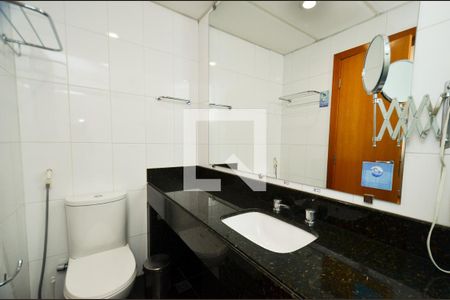 Banheiro suite de apartamento à venda com 1 quarto, 72m² em Lourdes, Belo Horizonte