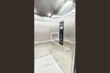 Apartamento à venda com 130m², 3 quartos e 2 vagas Apartamento à venda com 130m², 3 quartos e 2 vagasElevador