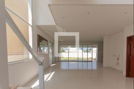 Sala de casa de condomínio para alugar com 4 quartos, 326m² em Swiss Park, Campinas