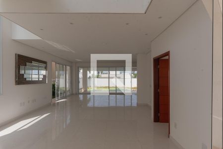 Sala de casa de condomínio para alugar com 4 quartos, 326m² em Swiss Park, Campinas