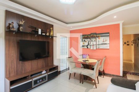 Sala de casa à venda com 3 quartos, 165m² em Heliópolis, Belo Horizonte