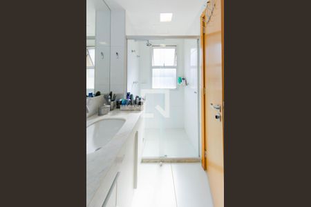 Apartamento à venda com 141m², 3 quartos e 3 vagas Apartamento à venda com 141m², 3 quartos e 3 vagasBanheiro suíte