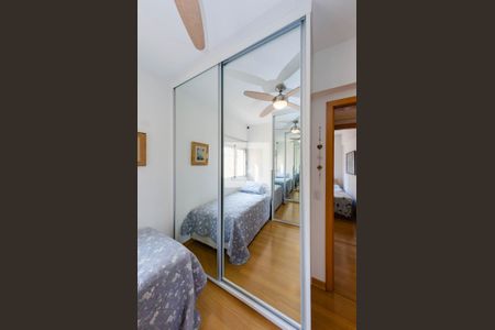 Apartamento à venda com 141m², 3 quartos e 3 vagas Apartamento à venda com 141m², 3 quartos e 3 vagasQuarto 1