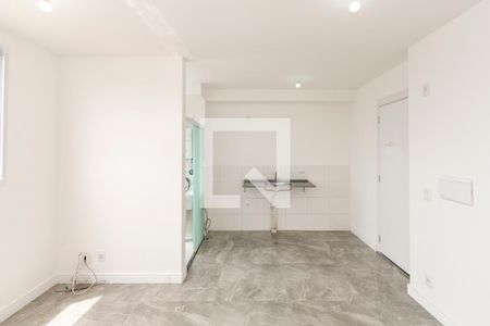 Sala/ Cozinha de apartamento para alugar com 2 quartos, 42m² em Parque Maria Helena, São Paulo