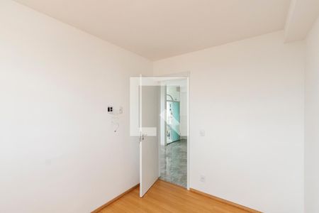 Quarto 1 de apartamento para alugar com 2 quartos, 42m² em Parque Maria Helena, São Paulo