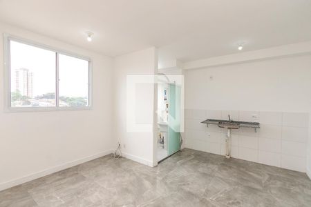 Sala/ Cozinha de apartamento para alugar com 2 quartos, 42m² em Parque Maria Helena, São Paulo