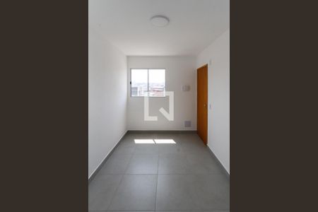 Sala e cozinha de apartamento para alugar com 2 quartos, 40m² em Vila Ivg, São Paulo