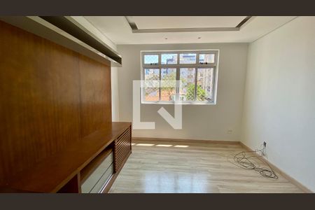 Sala de apartamento para alugar com 3 quartos, 100m² em Padre Eustáquio, Belo Horizonte