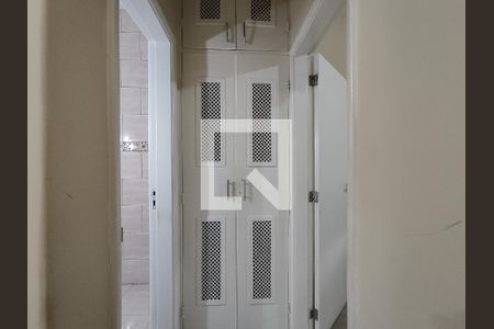 Corredor de apartamento para alugar com 1 quarto, 56m² em São Cristóvão, Rio de Janeiro