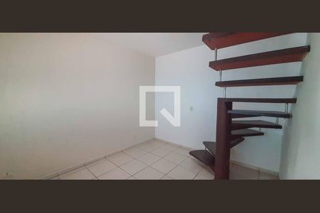 Sala de casa para alugar com 2 quartos, 90m² em Km 18, Osasco