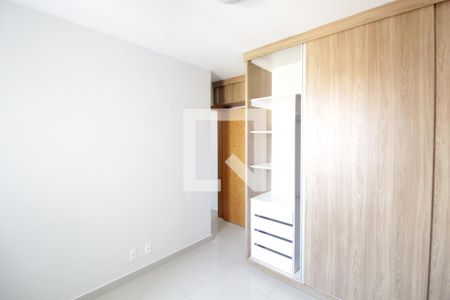 Quarto 2 de apartamento para alugar com 2 quartos, 58m² em Umuarama, Uberlândia