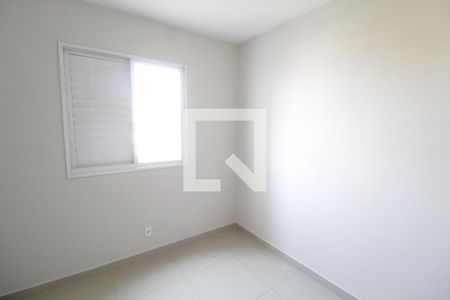 Quarto 1 de apartamento para alugar com 2 quartos, 58m² em Umuarama, Uberlândia