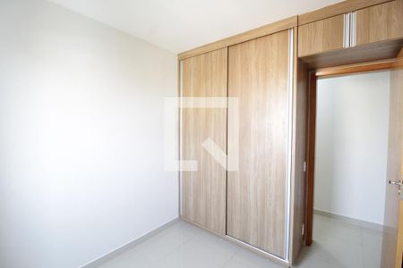 Quarto 1 de apartamento para alugar com 2 quartos, 58m² em Umuarama, Uberlândia