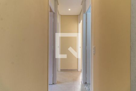 Corredor de apartamento para alugar com 2 quartos, 50m² em Jardim Santa Emília, São Paulo