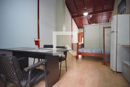 Quarto - Cozinha de casa à venda com 7 quartos, 360m² em Bela Vista, Porto Alegre