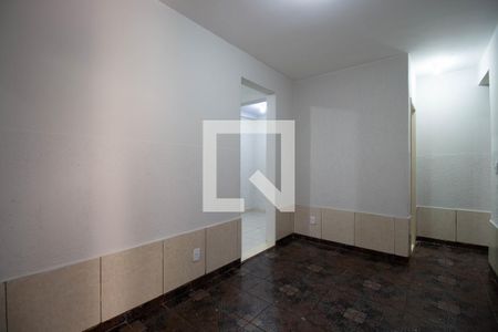 Sala de casa para alugar com 2 quartos, 40m² em Qr 4, Brasília