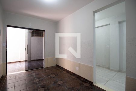 Sala de casa para alugar com 2 quartos, 40m² em Qr 4, Brasília