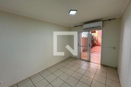 Sala de casa de condomínio para alugar com 3 quartos, 180m² em Vila do Golf, Ribeirão Preto