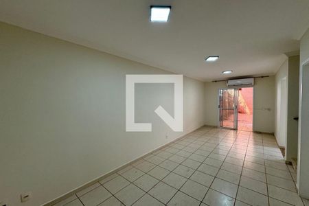 Sala de casa de condomínio para alugar com 3 quartos, 180m² em Vila do Golf, Ribeirão Preto