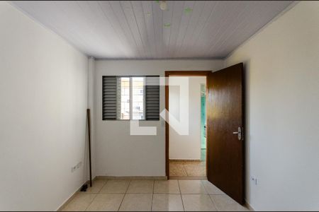 Quarto 2 de casa para alugar com 2 quartos, 55m² em Vila Serralheiro, São Paulo