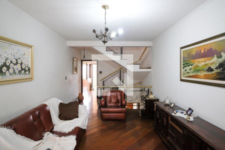 Casa à venda com 244m², 3 quartos e 6 vagasSala