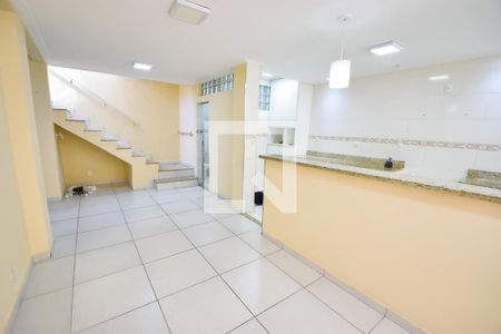 Sala de casa de condomínio para alugar com 4 quartos, 320m² em Piedade, Rio de Janeiro