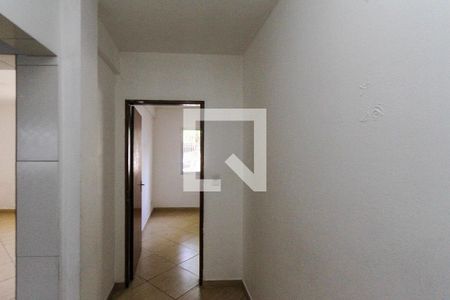 Corredor de casa para alugar com 2 quartos, 140m² em Vila Ema, São Paulo