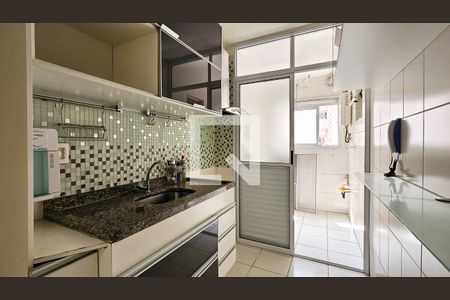 Cozinha de apartamento à venda com 3 quartos, 72m² em Jardim Sabara, São Paulo